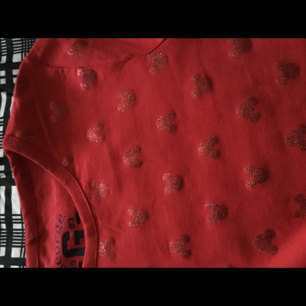 Silver Mickey logo red t shirt 9/10 years